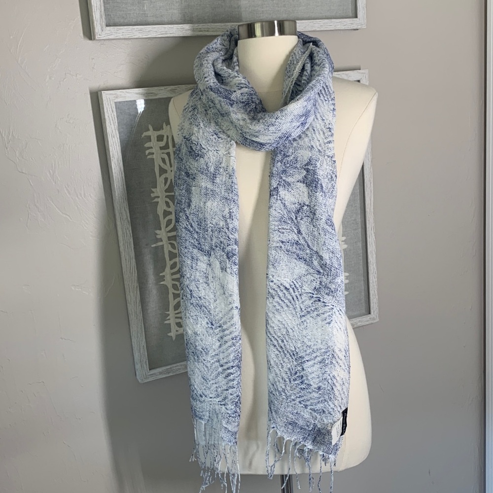 Busso Italia blue and white muted floral print linen scarf